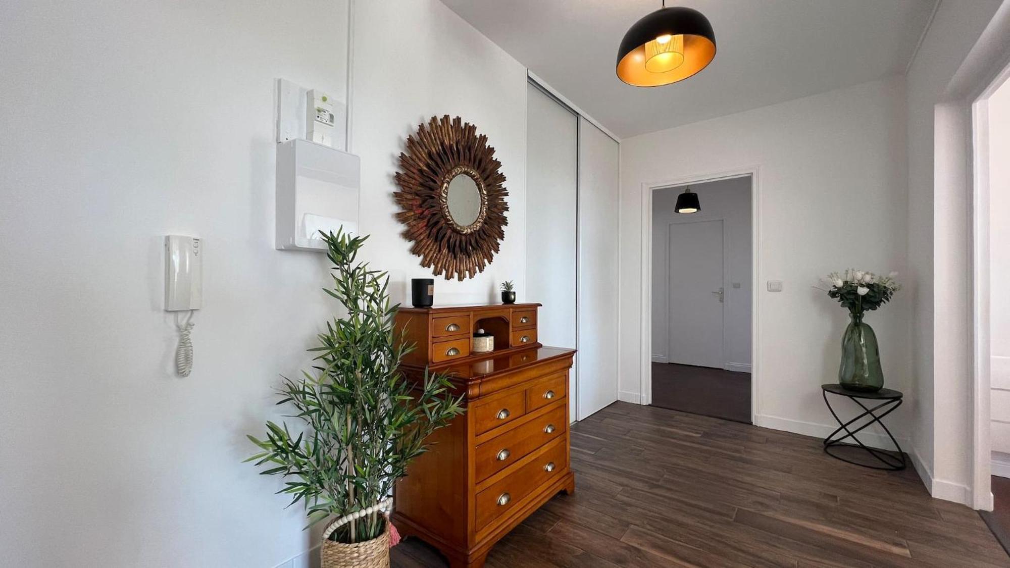 Homey Vintage - Hypercentre - Proche Gare Et Tram - Terrasse Privee - Wifi Gratuit * Annemasse