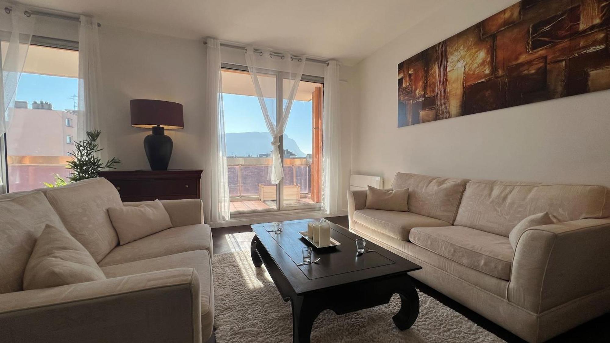 Homey Vintage - Hypercentre - Proche Gare Et Tram - Terrasse Privee - Wifi Gratuit * Annemasse