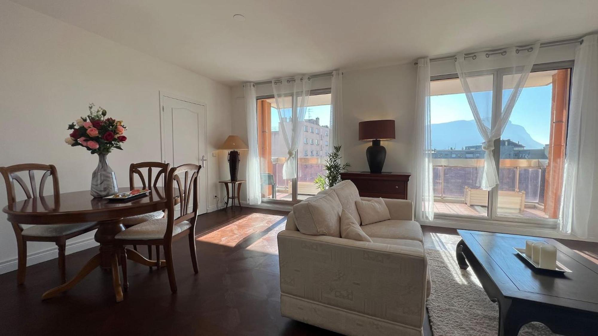 Homey Vintage - Hypercentre - Proche Gare Et Tram - Terrasse Privee - Wifi Gratuit Apartment